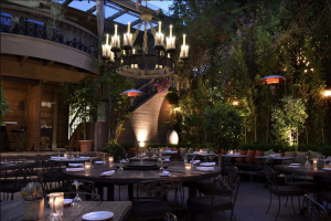 photo of patio dining at the Villa to show Outdoor Patio Eating in Woodland Hills