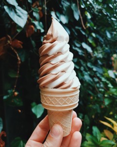 photo of soft serve cone to show ice cream shops near woodland hills