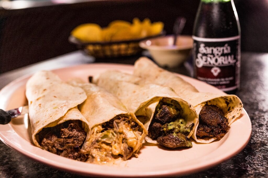 best late night food spots around woodland hills - tacos