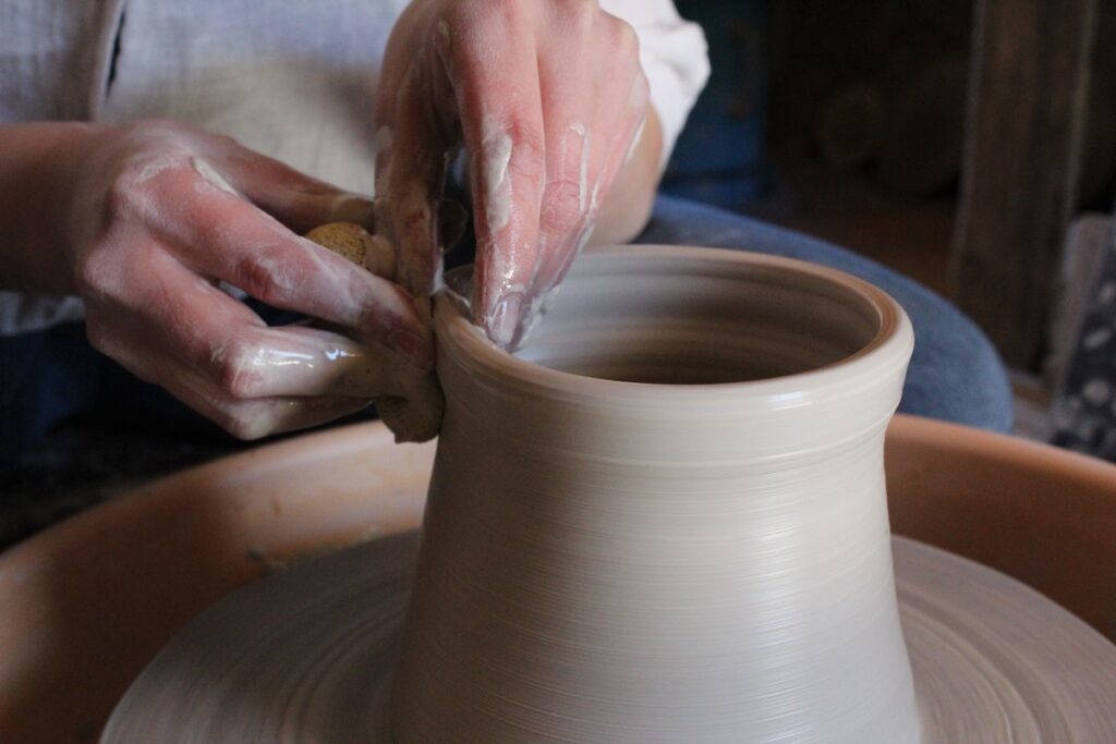 best art classes-pottery-making-1